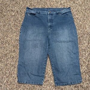 Women’s size 14 capris, long shorts, Gloria Vanderbilt,‎ Amanda style